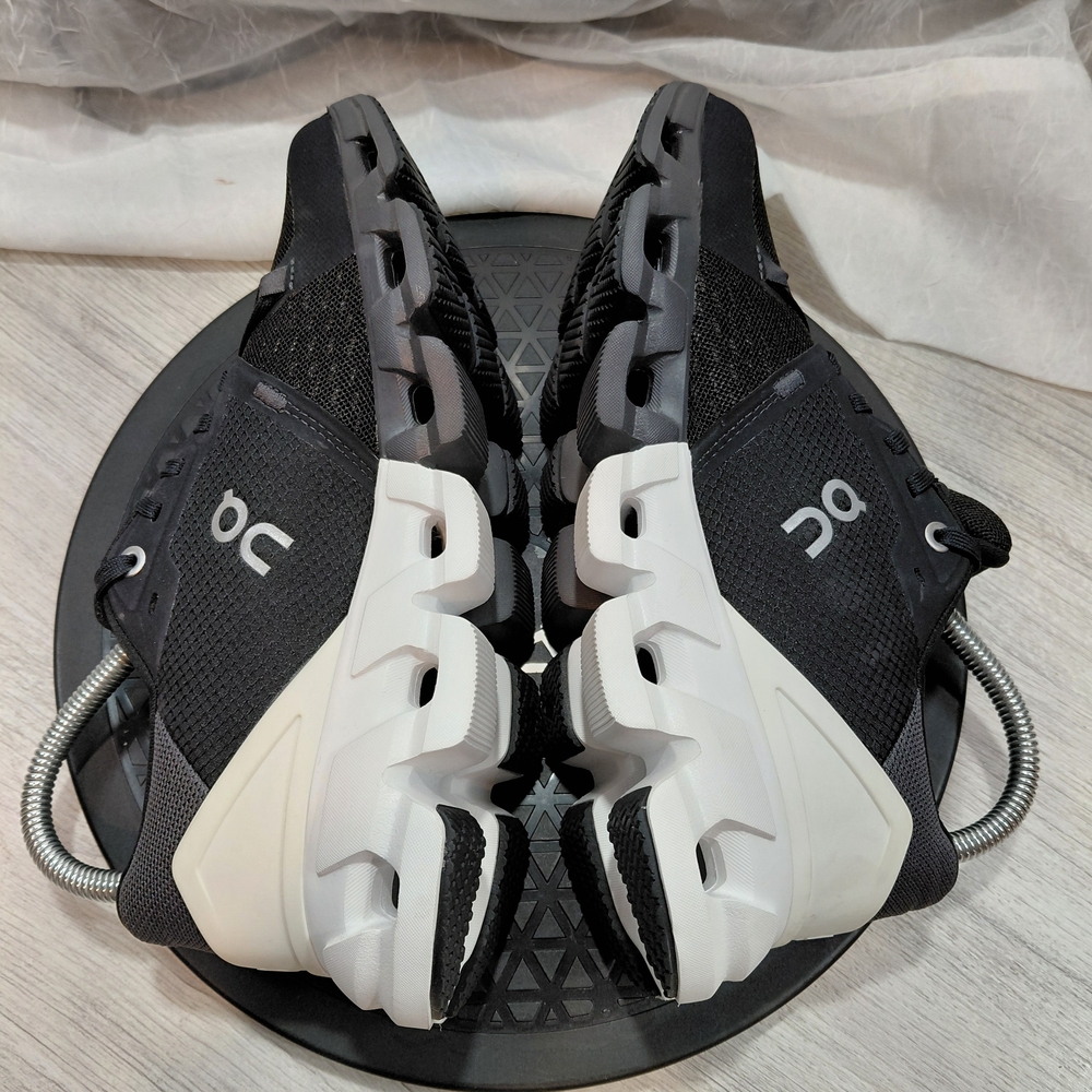 NEW On Running Womens Cloud Flyer 4 Black White & Gray Running Shoes SIZE 7 - Picture 5 of 11